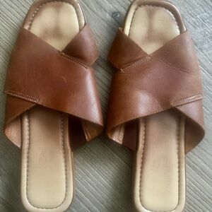 Everlane Italian Leather Day Crossover Sandals | Size 8 Tan